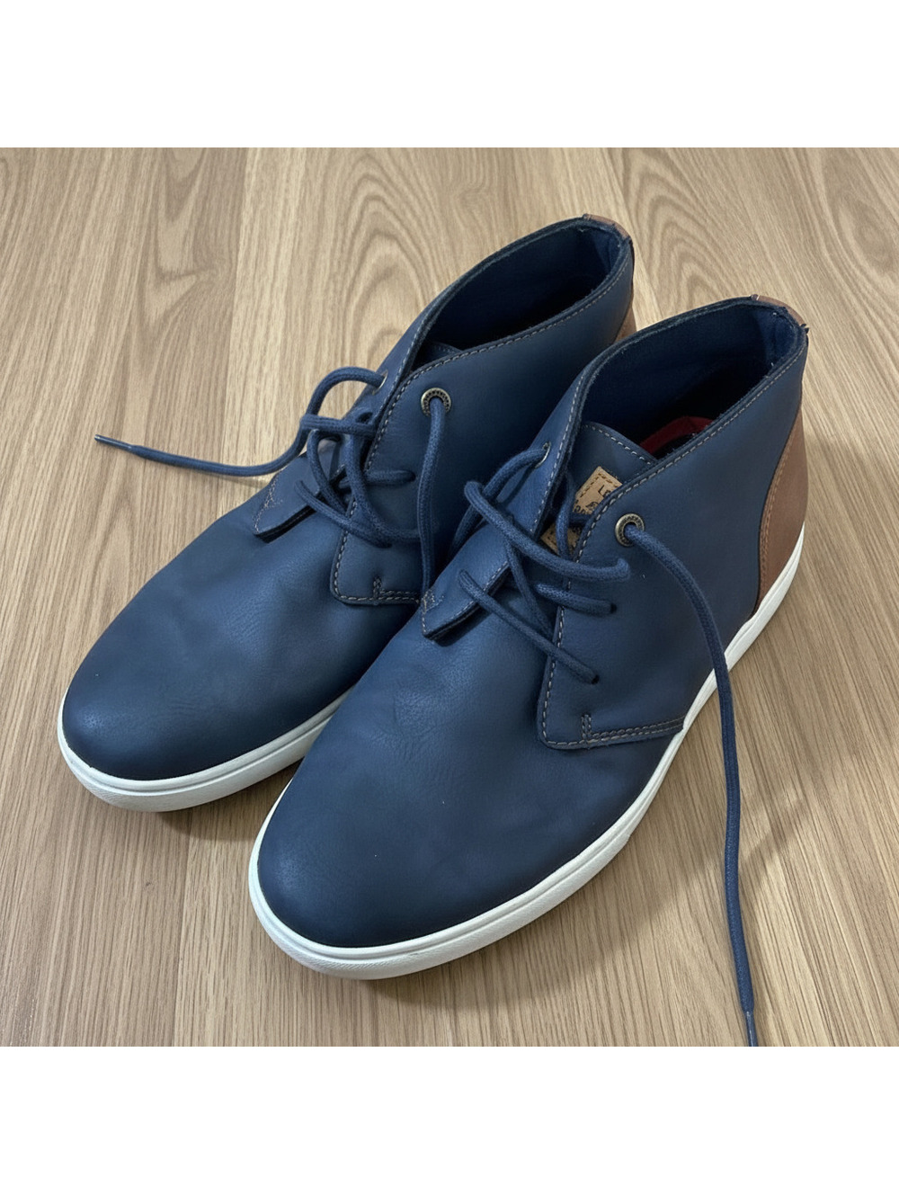 Levi's academia preppy grandpacore Navy atwater athletic shoes Size 10 leather
